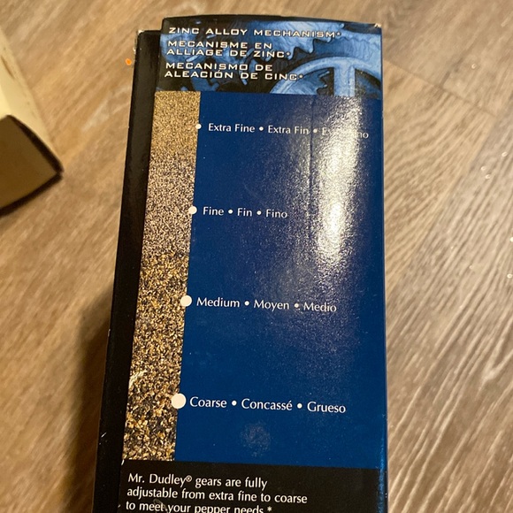 - NIB Mr Dudley Peppermill Salt Shaker Set 🧂✨ - Picture 12 of 14